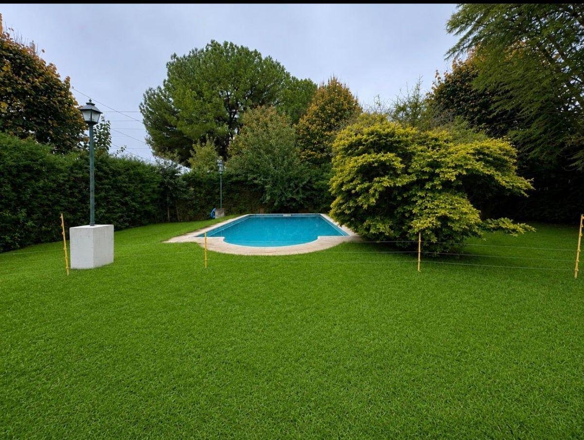 Casa 3 Dorm. con Parque y Pileta en de Vicenzo Chico Pilar